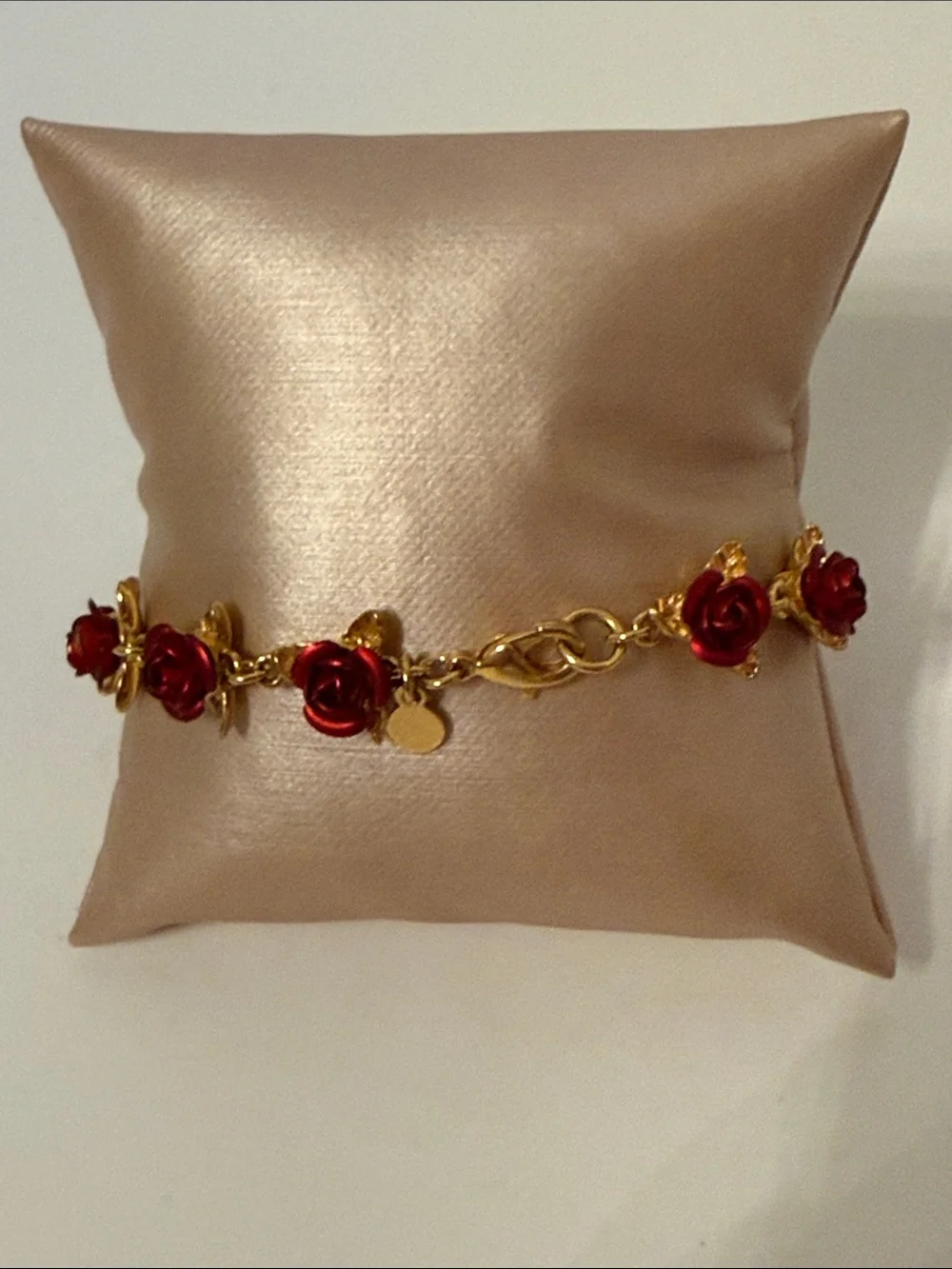 DANBURY MINT SIGNED VINTAGE BRACELET GOLD PLATE DOZEN RED ENAMEL ROSES 7.5”
